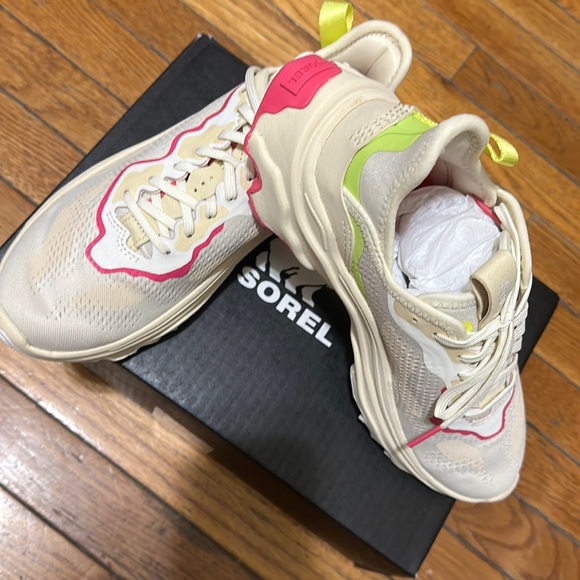 New - Picture 1 of 3